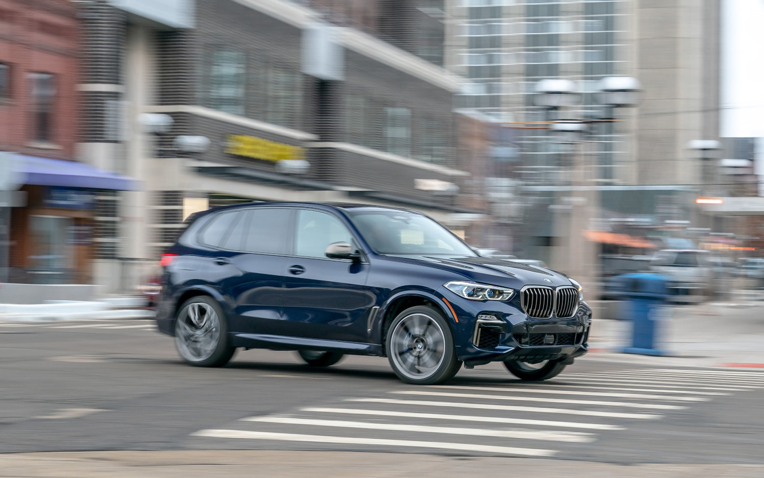 Comparison BMW X5 M50i 2020 vs BMW X5 M Competition 2020 SUV Drive